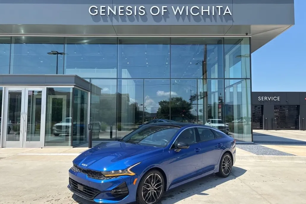 2023 Kia K5 GT photo 1