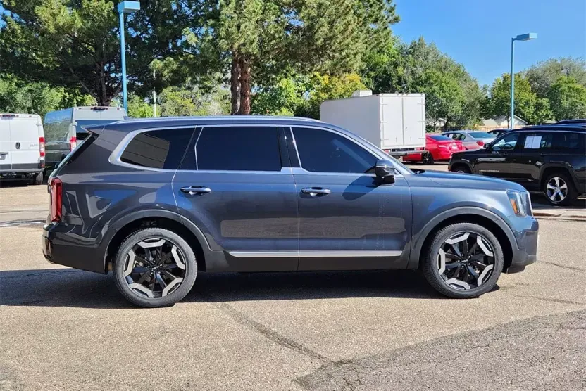 2024 Kia Telluride S photo 1
