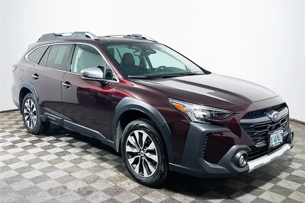 2023 Subaru Outback Touring photo 1