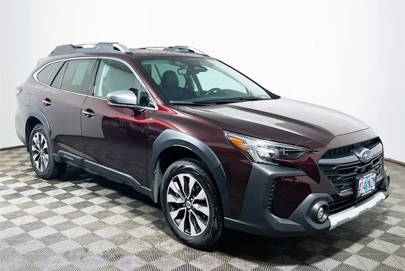 2023 Subaru Outback Touring photo 1
