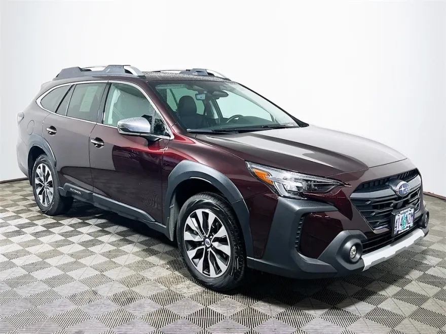2023 Subaru Outback Touring photo 1