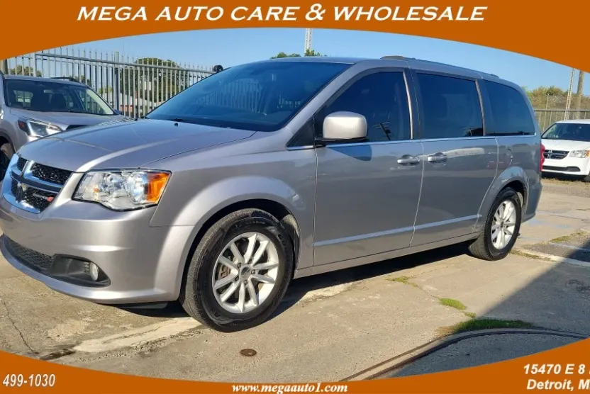 2019 Dodge Grand Caravan SXT photo 1