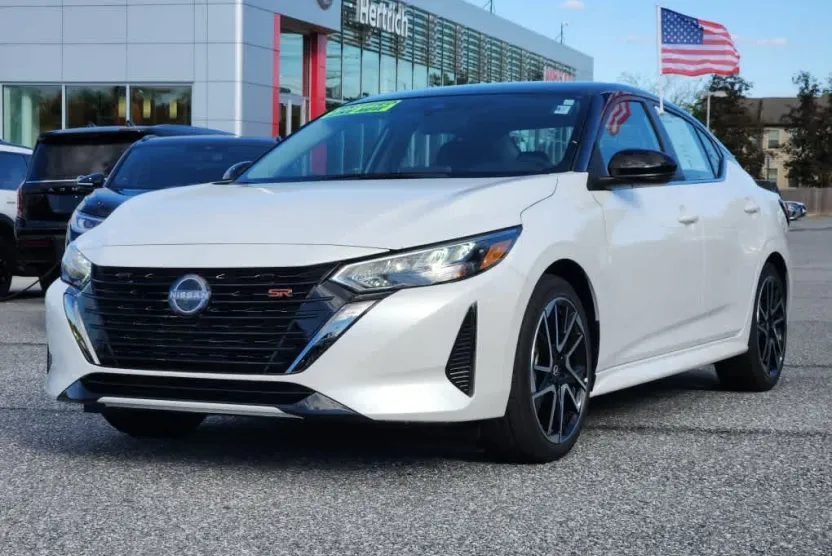 2025 Nissan Sentra SR photo 1