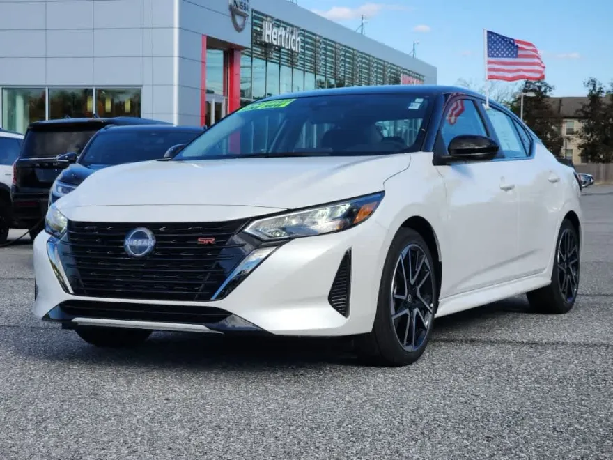 2025 Nissan Sentra SR photo 1