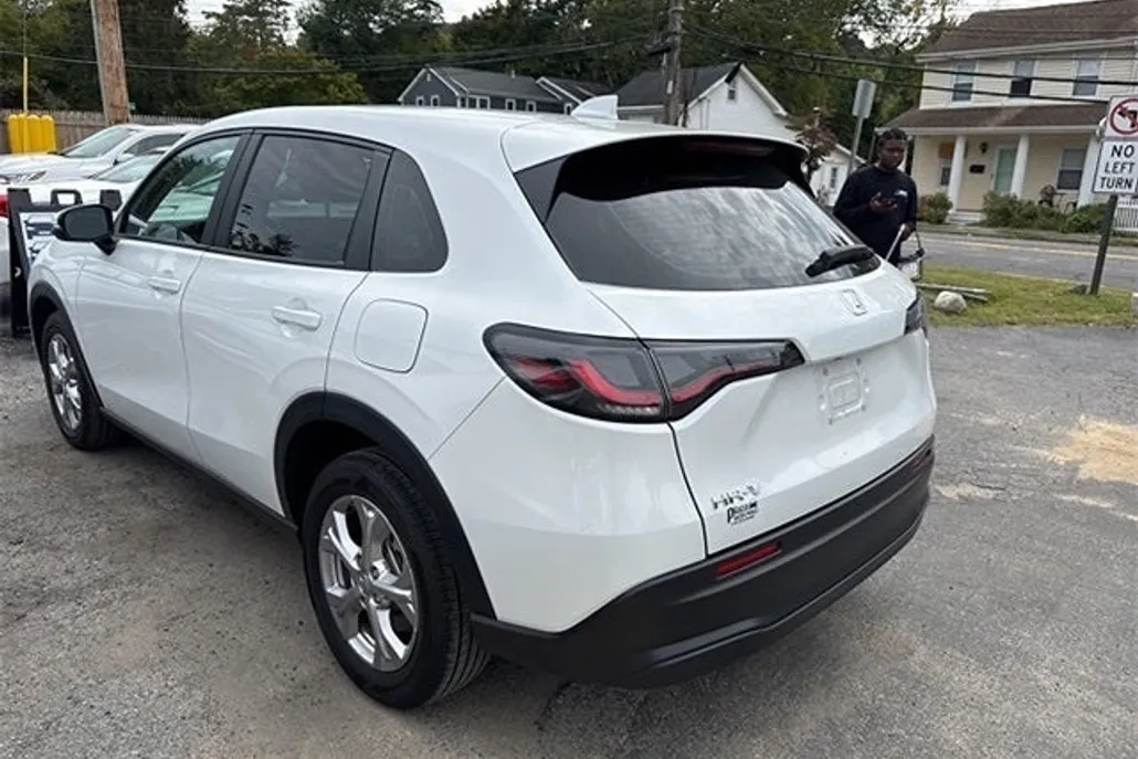 2025 Honda HR-V LX photo 1