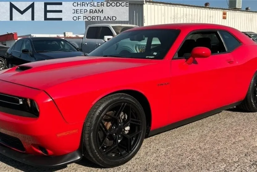 2022 Dodge Challenger R/T photo 1