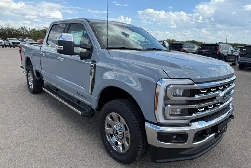2026 Ford F-250 Lariat photo 1