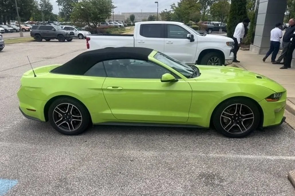 2020 Ford Mustang EcoBoost Premium photo 1
