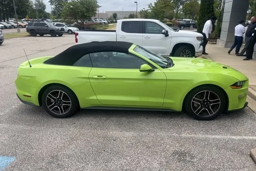 2020 Ford Mustang EcoBoost Premium photo 1