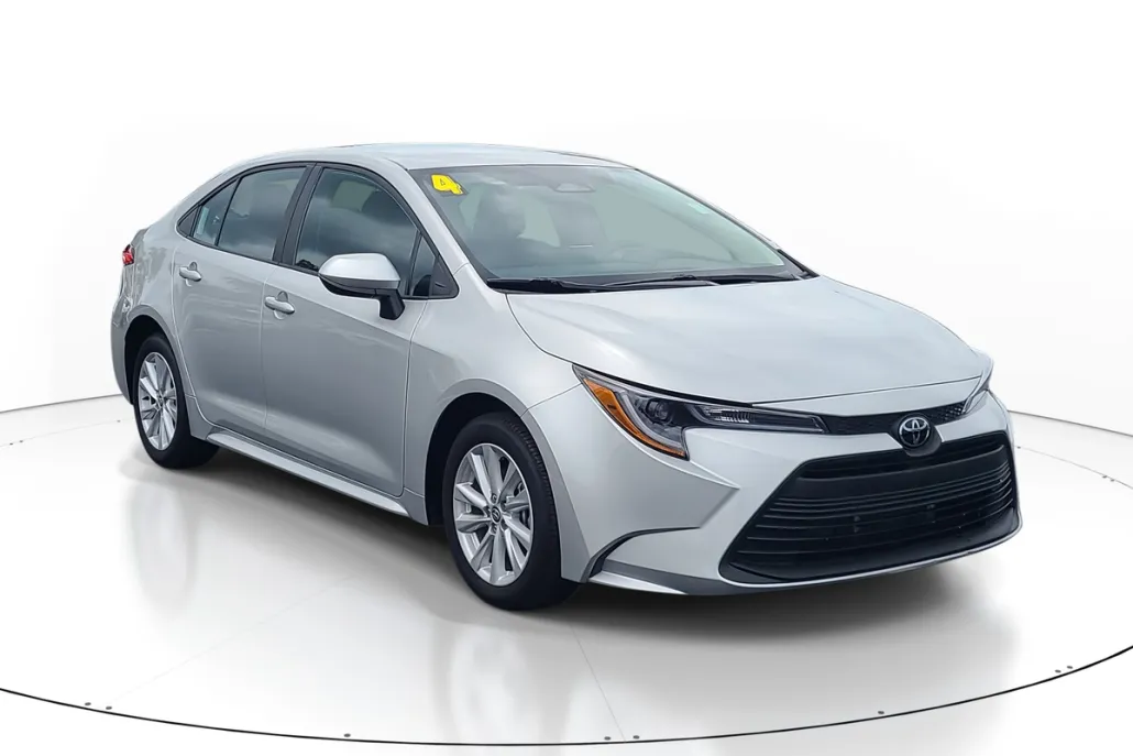 2024 Toyota Corolla LE photo 1