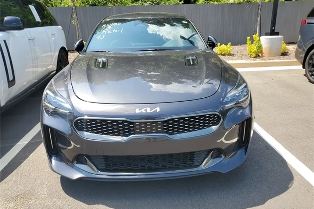2023 Kia Stinger GT-Line photo 1