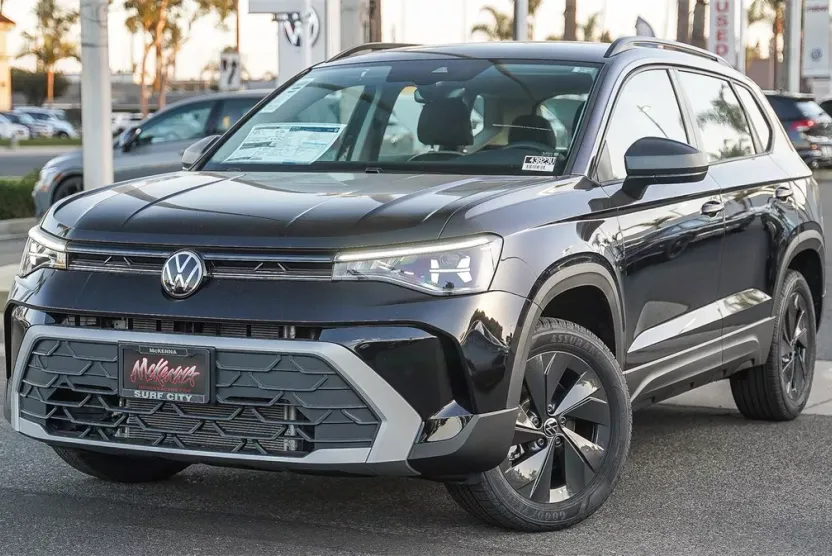 2025 Volkswagen Taos S photo 1