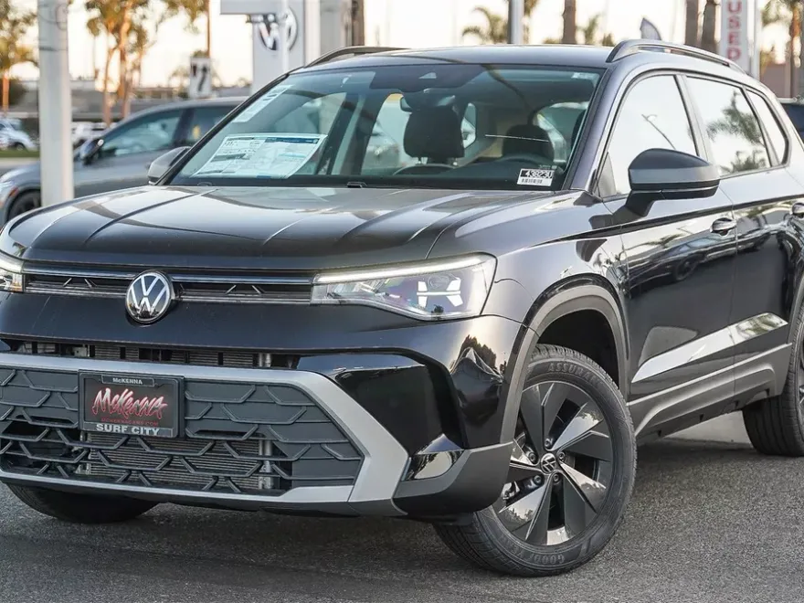 2025 Volkswagen Taos S photo 1