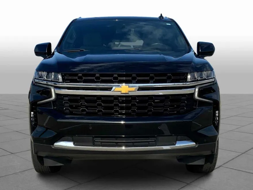 2023 Chevrolet Suburban LS photo 1