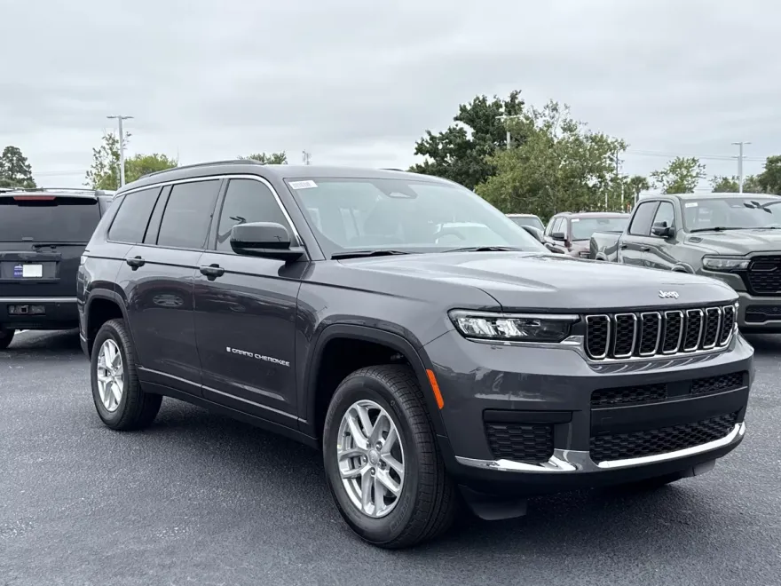 2025 Jeep Grand Cherokee Laredo X photo 1