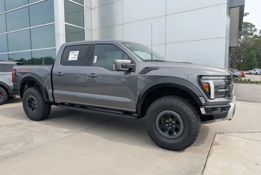 2025 Ford F-150 Raptor photo 1