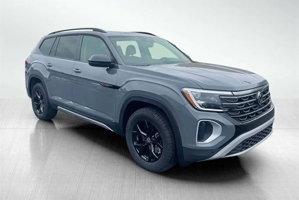 2025 Volkswagen Atlas Peak Edition SE photo 1
