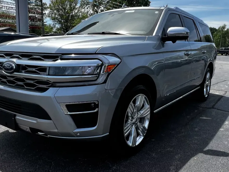 2023 Ford Expedition MAX Platinum photo 1