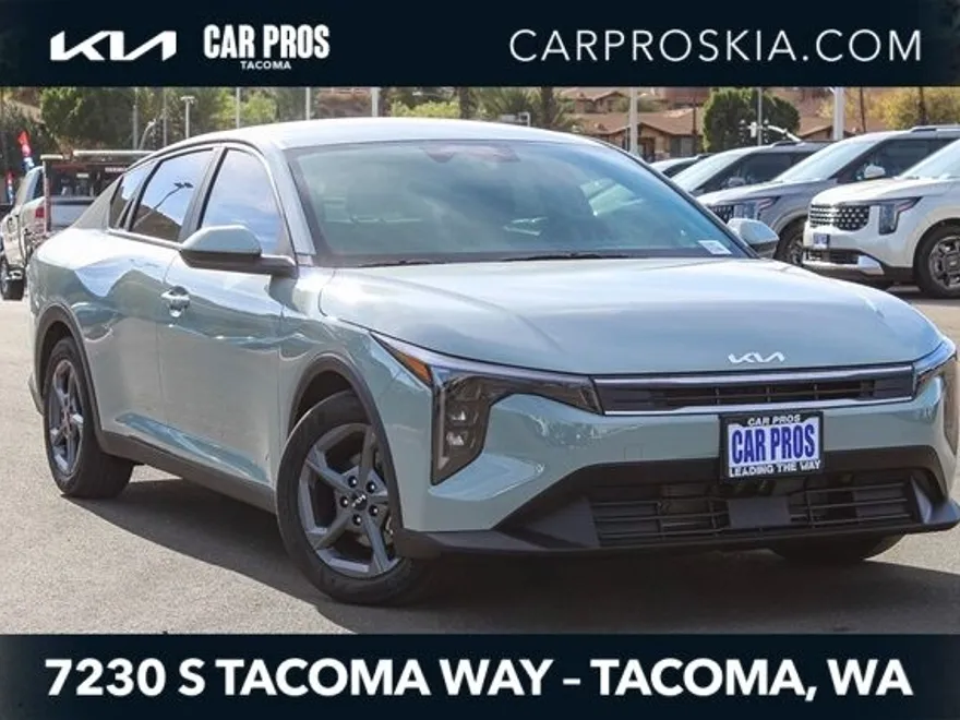 2025 Kia K4 LXS photo 1