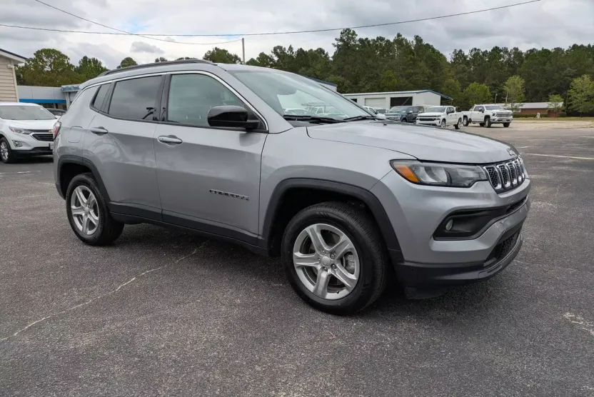 2024 Jeep Compass Latitude photo 1