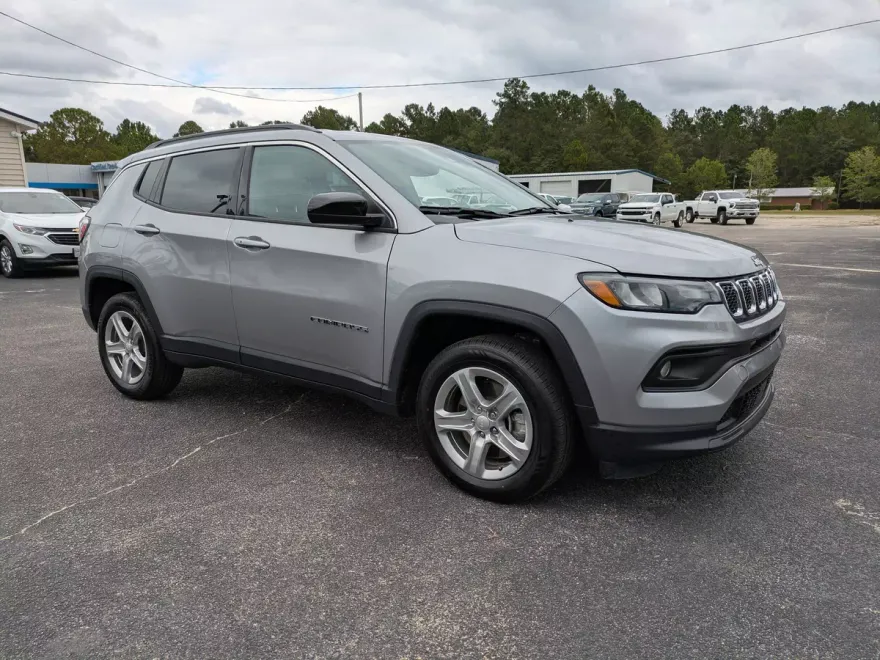 2024 Jeep Compass Latitude photo 1