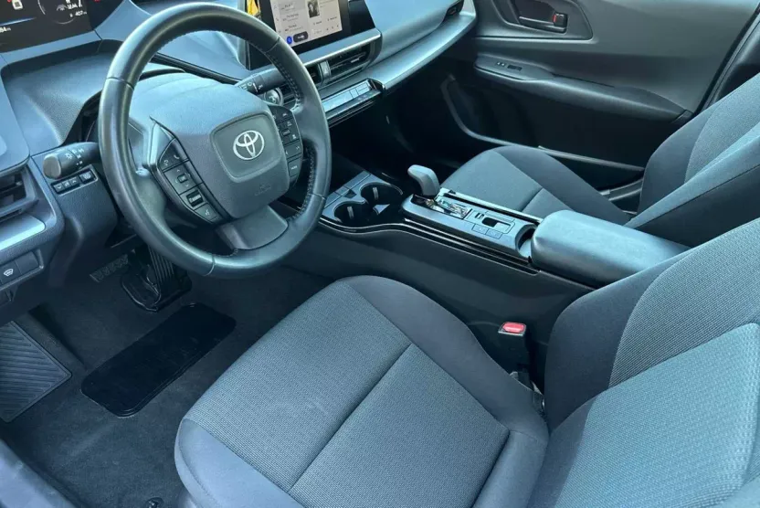2024 Toyota Prius LE photo 1
