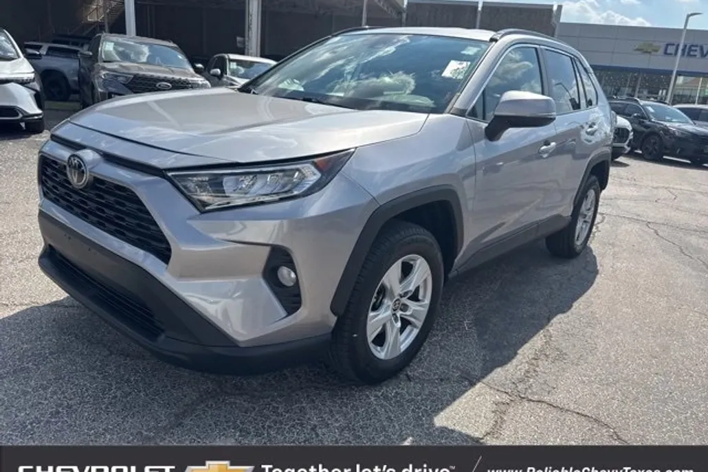 2021 Toyota RAV4 XLE photo 1