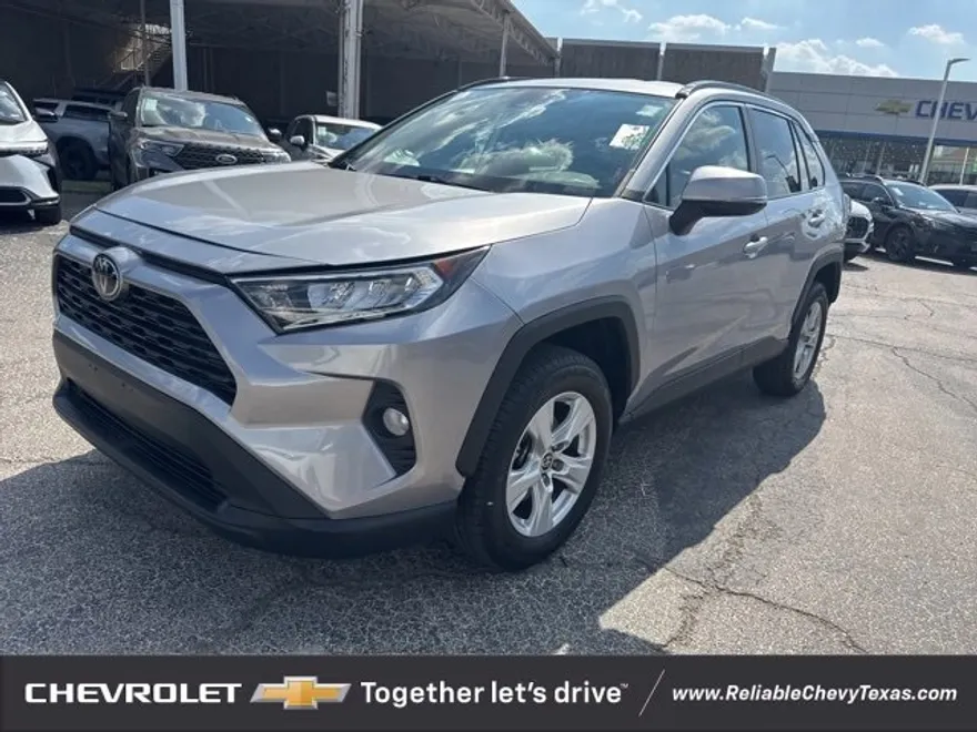 2021 Toyota RAV4 XLE photo 1