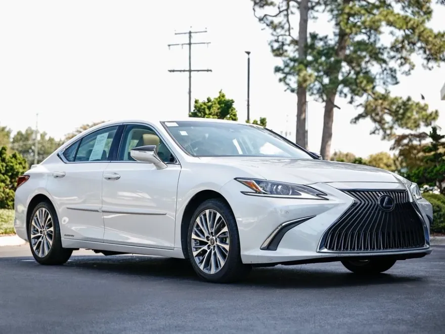 2021 Lexus ES 300h photo 1