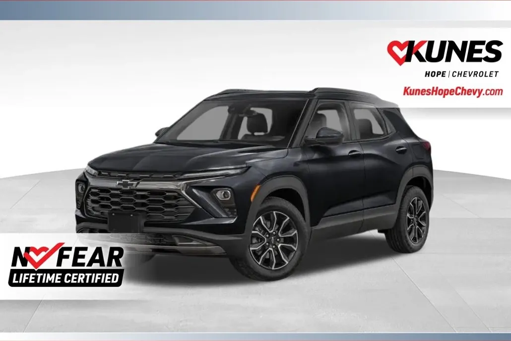 2024 Chevrolet Trax LT photo 1