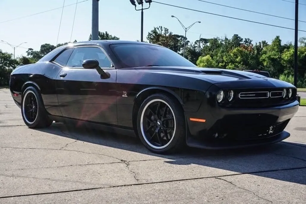 2016 Dodge Challenger R/T Scat Pack photo 1
