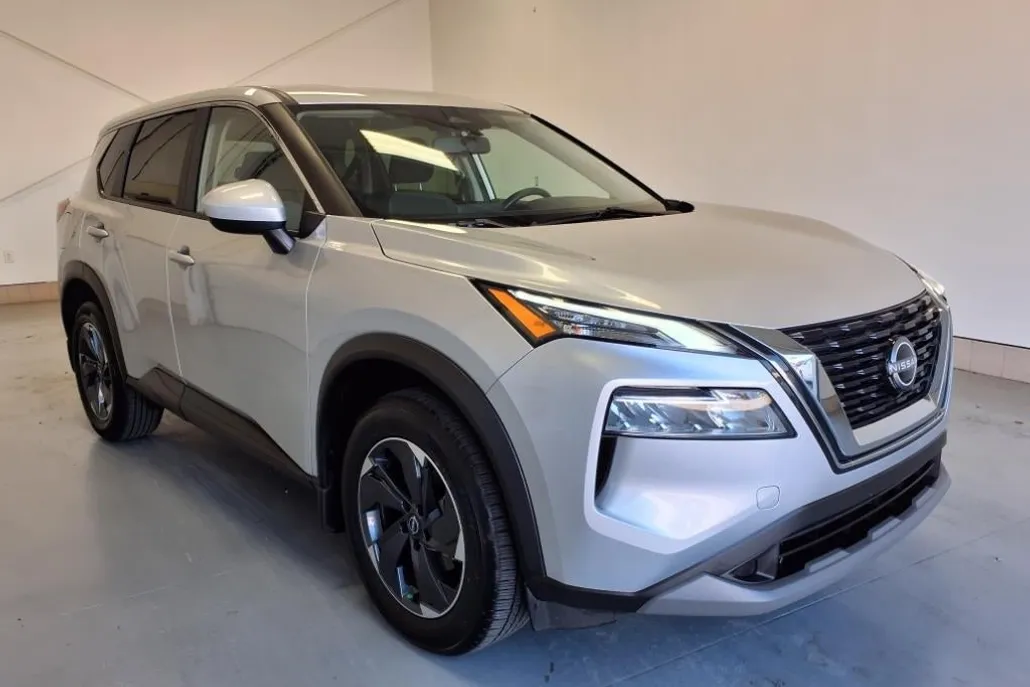 2023 Nissan Rogue SV photo 1
