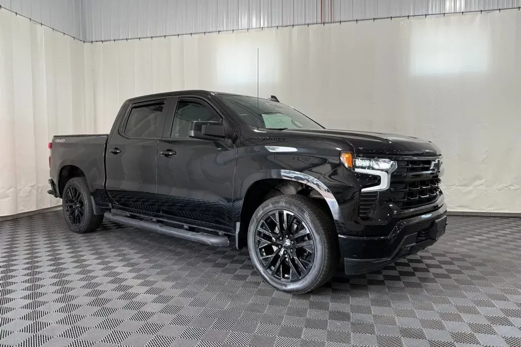2023 Chevrolet Silverado 1500 RST photo 1