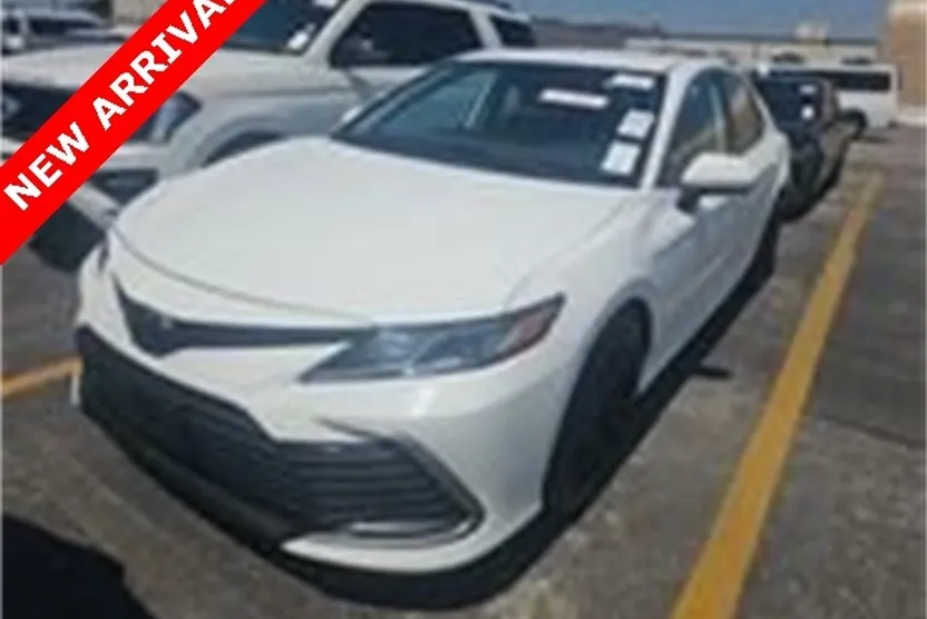 2023 Toyota Camry LE photo 1