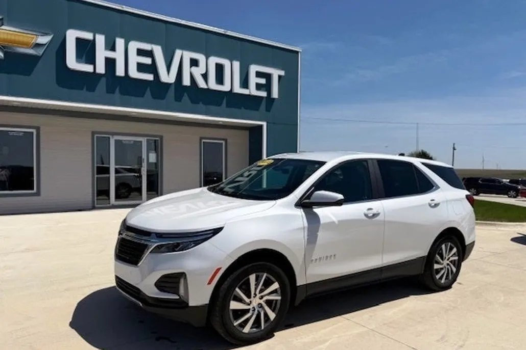 2023 Chevrolet Equinox LT photo 1