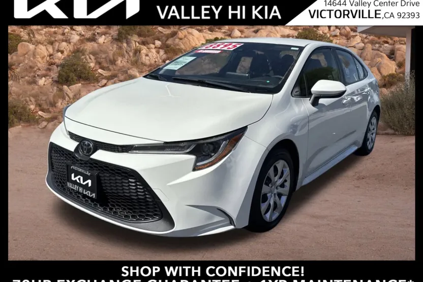 2021 Toyota Corolla LE photo 1