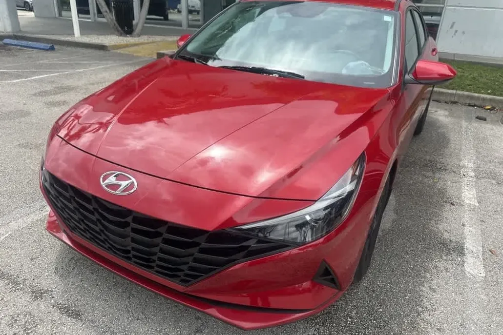 2023 Hyundai Elantra SEL photo 1