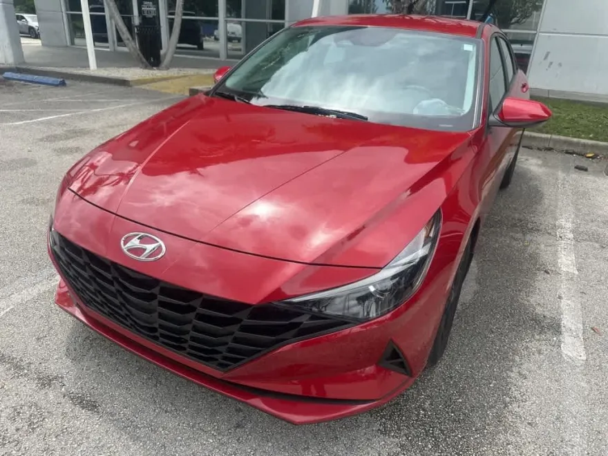 2023 Hyundai Elantra SEL photo 1