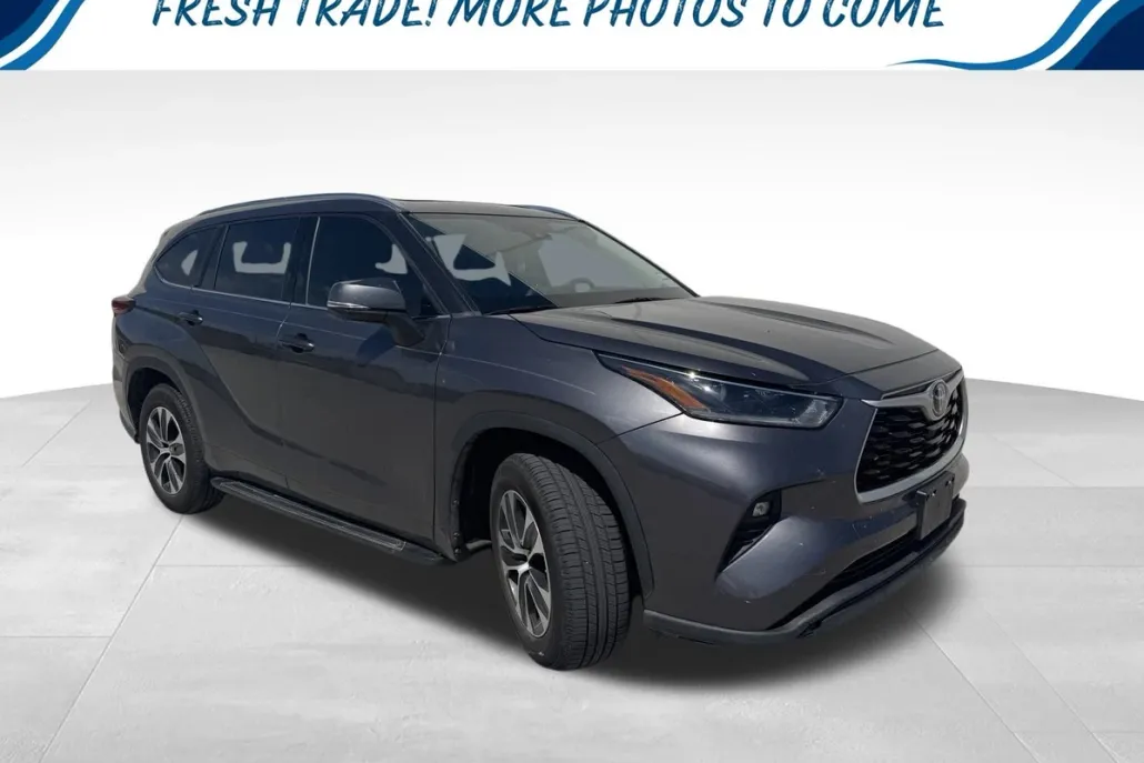 2021 Toyota Highlander XLE photo 1