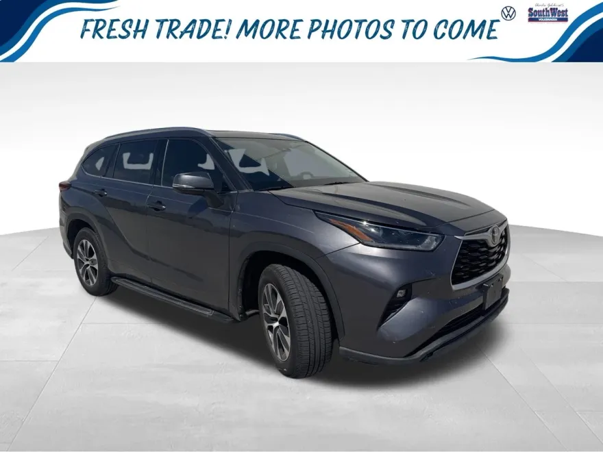 2021 Toyota Highlander XLE photo 1