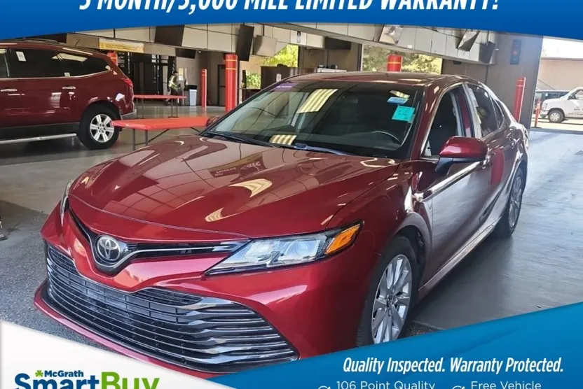 2019 Toyota Camry LE photo 1