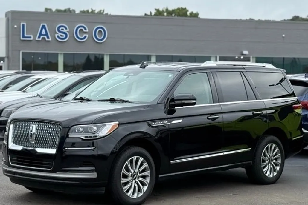 2024 Lincoln Navigator Premiere photo 1