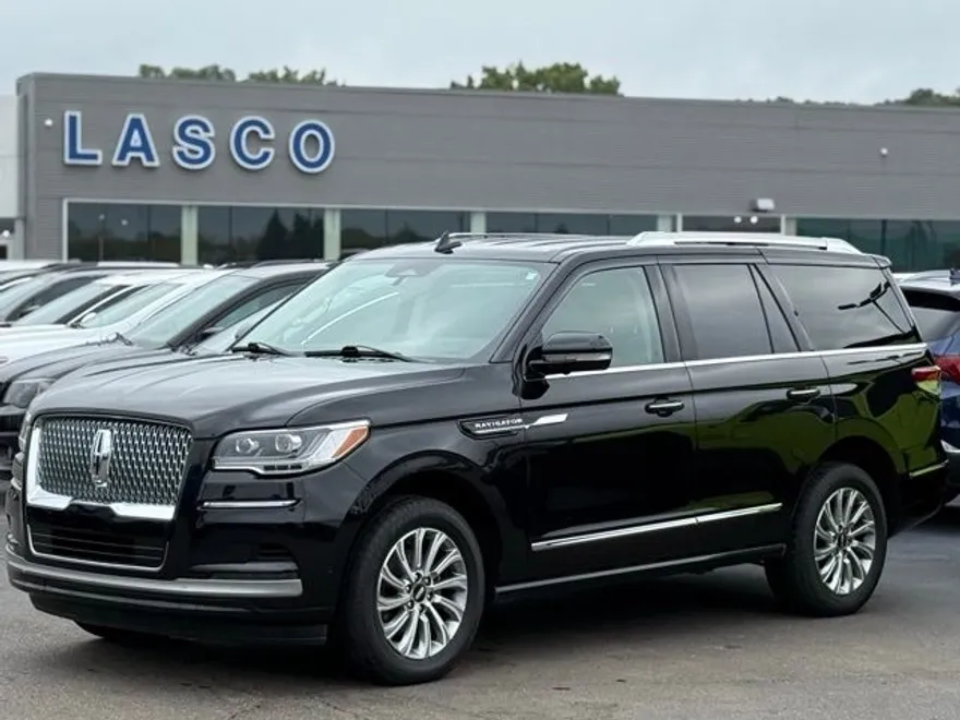 2024 Lincoln Navigator Premiere photo 1