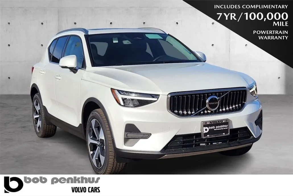 2025 Volvo XC40 Core photo 1