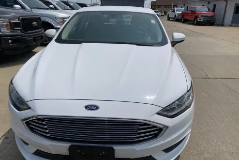 2018 Ford Fusion S photo 2