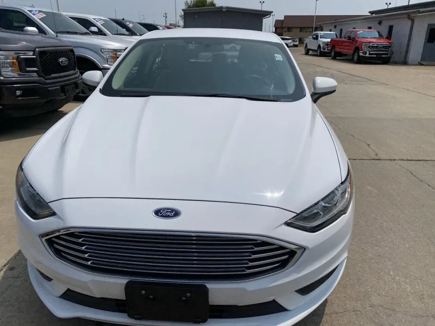 2018 Ford Fusion S photo 2