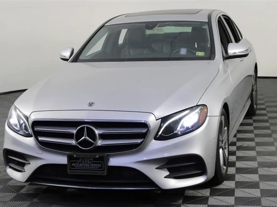 2018 Mercedes Benz E 300 photo 1