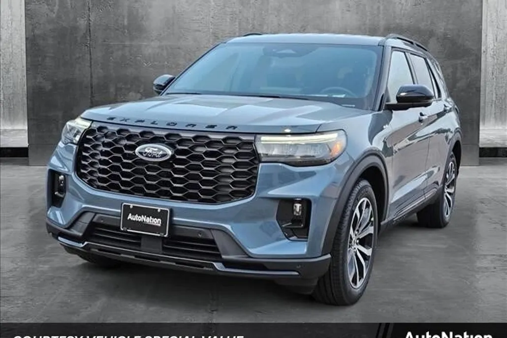 2025 Ford Explorer ST-Line photo 1