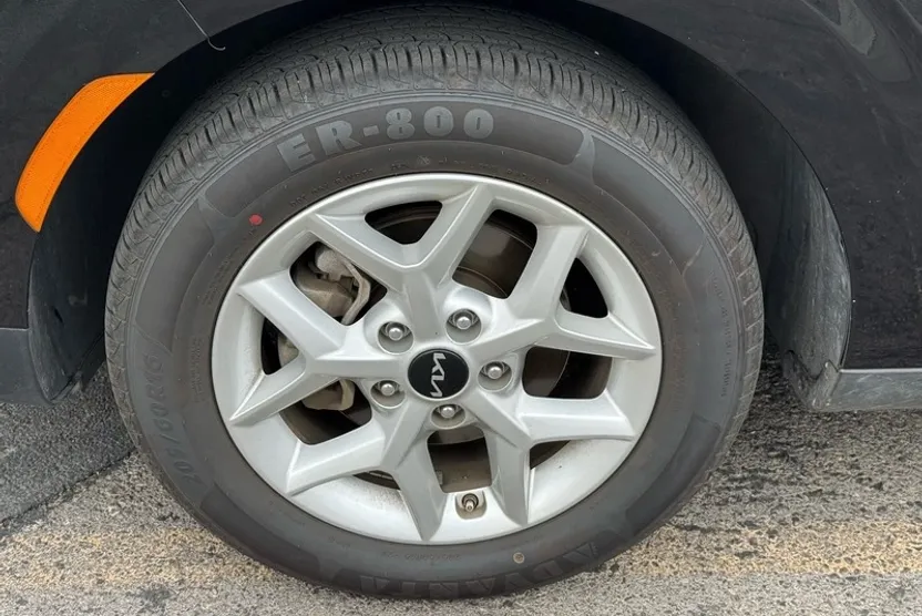 2023 Kia Soul LX photo 1