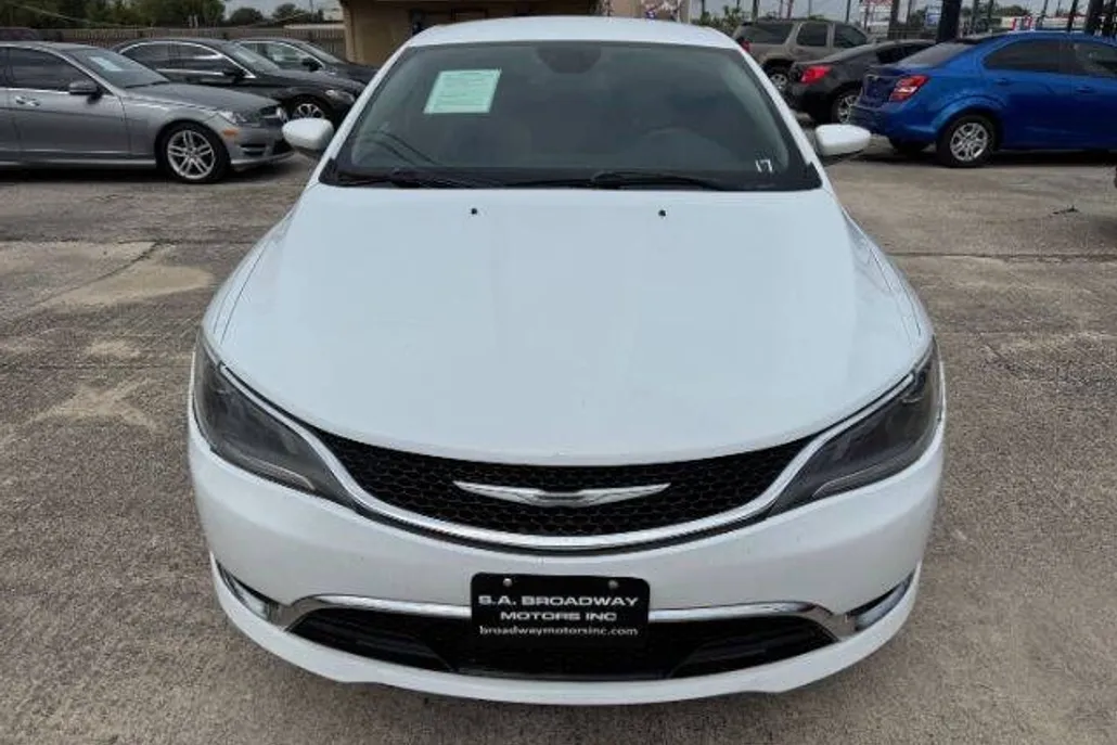 2015 Chrysler 200 C photo 1